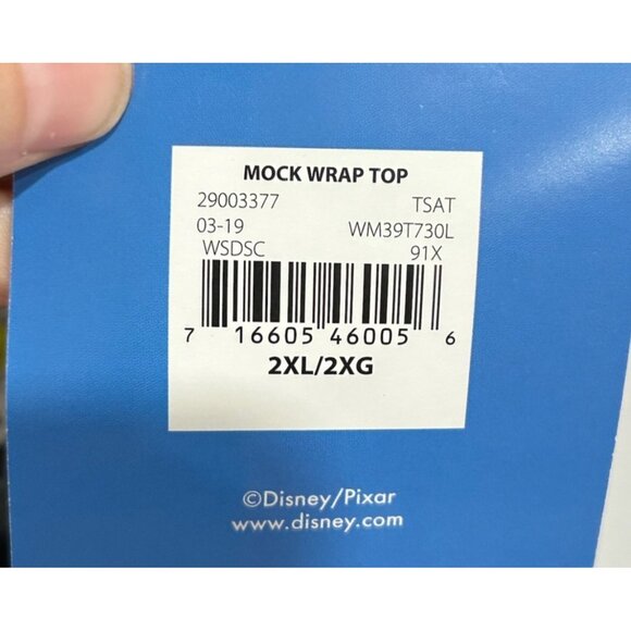 Disney Pixar Scrub Top NWT Gray Camouflage Alien Print Short Sleeve Sz 2XL - Picture 8 of 10